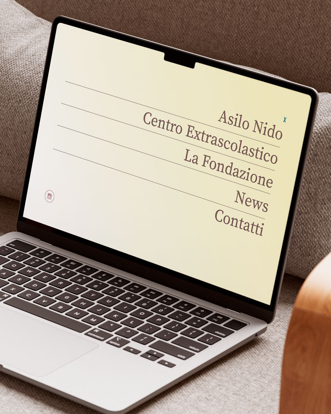 Web design del sito La Quercia nel Bosco, interfaccia pulita e illustrazioni naturali per asilo svizzero.